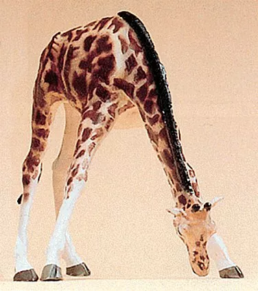 Preiser 47502 Giraffe Feeding w/Head Lowered
