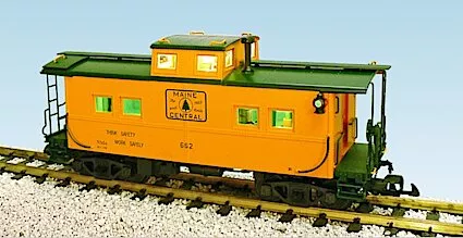 USA Trains R12164 Center Cupola Caboose Maine Central- Harvest Gold/Green