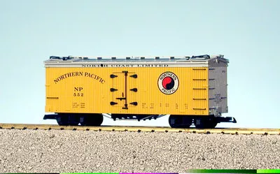 USA Trains R16283 Northern Pacific - Yellow, Silver