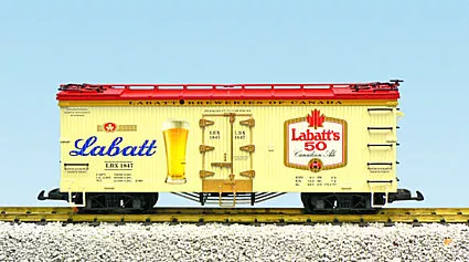 USA Trains R16476 Labatt's Ale – Cream/Red