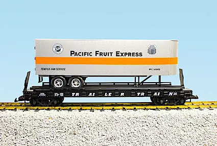 USA Trains R17047 PFE Piggy Back Flat Car