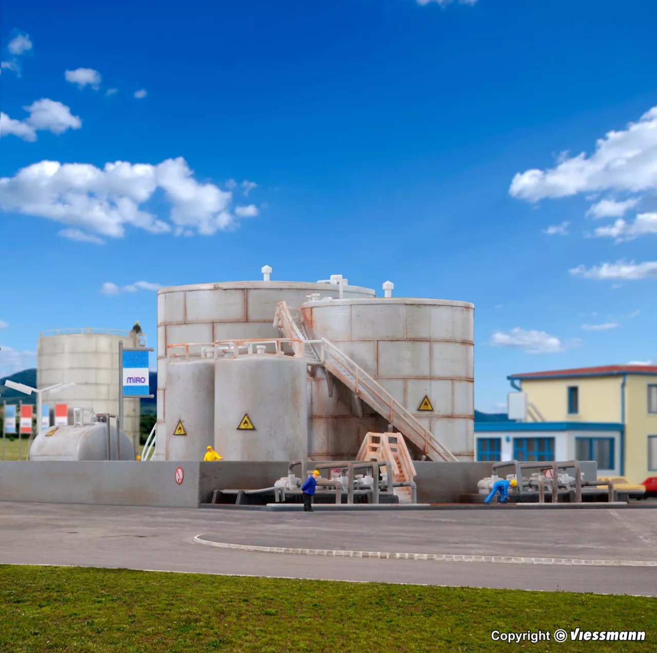 Z Large fuel tank farm